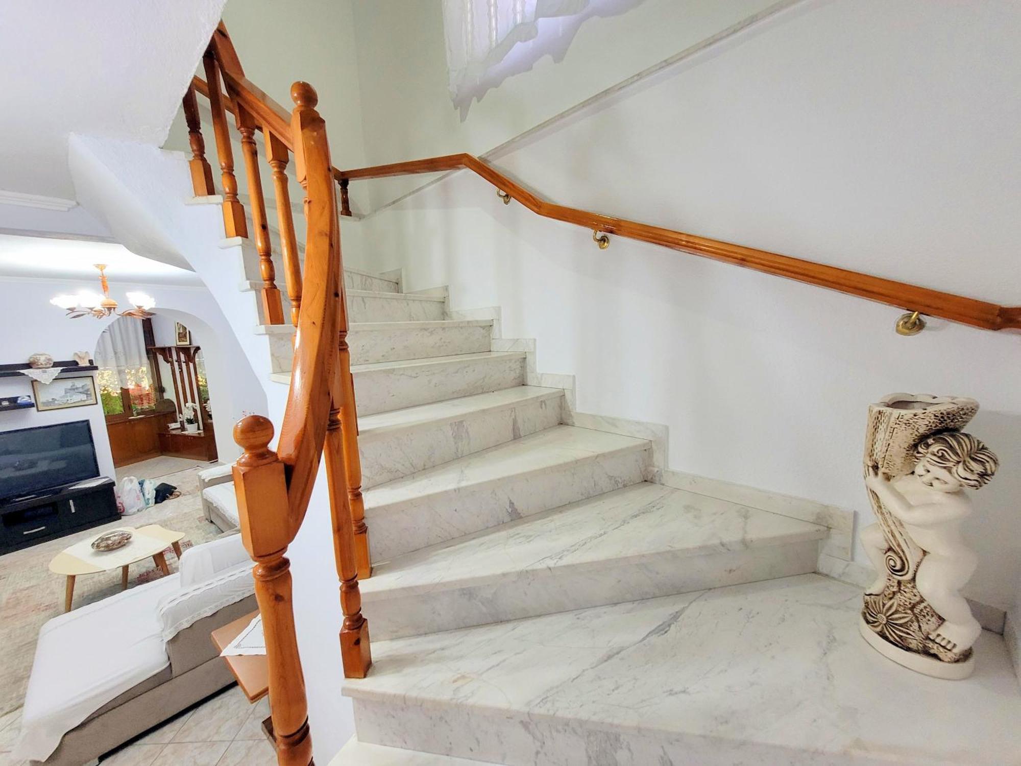 Marbi Guest House Гирокастра Экстерьер фото