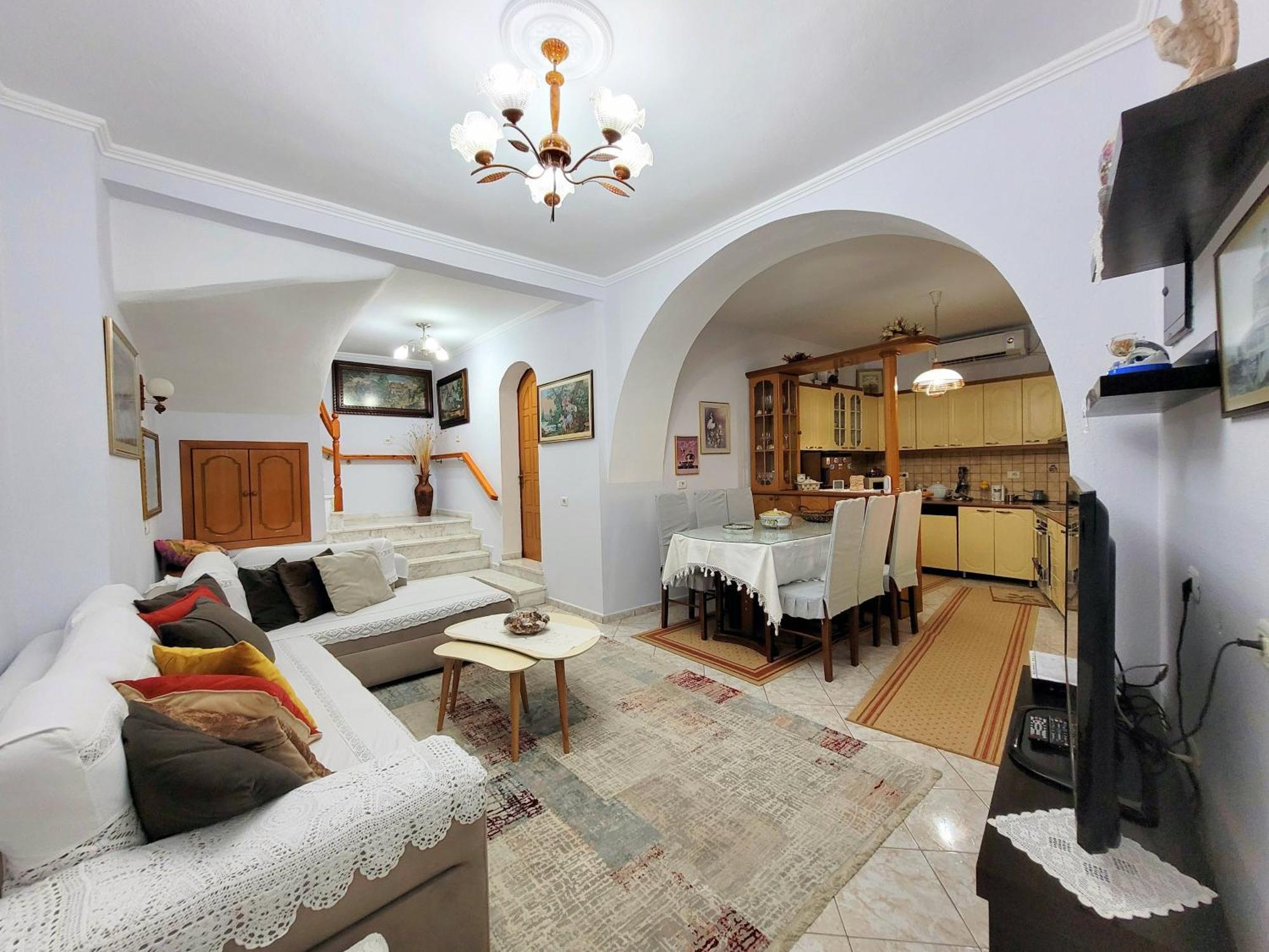 Marbi Guest House Гирокастра Экстерьер фото