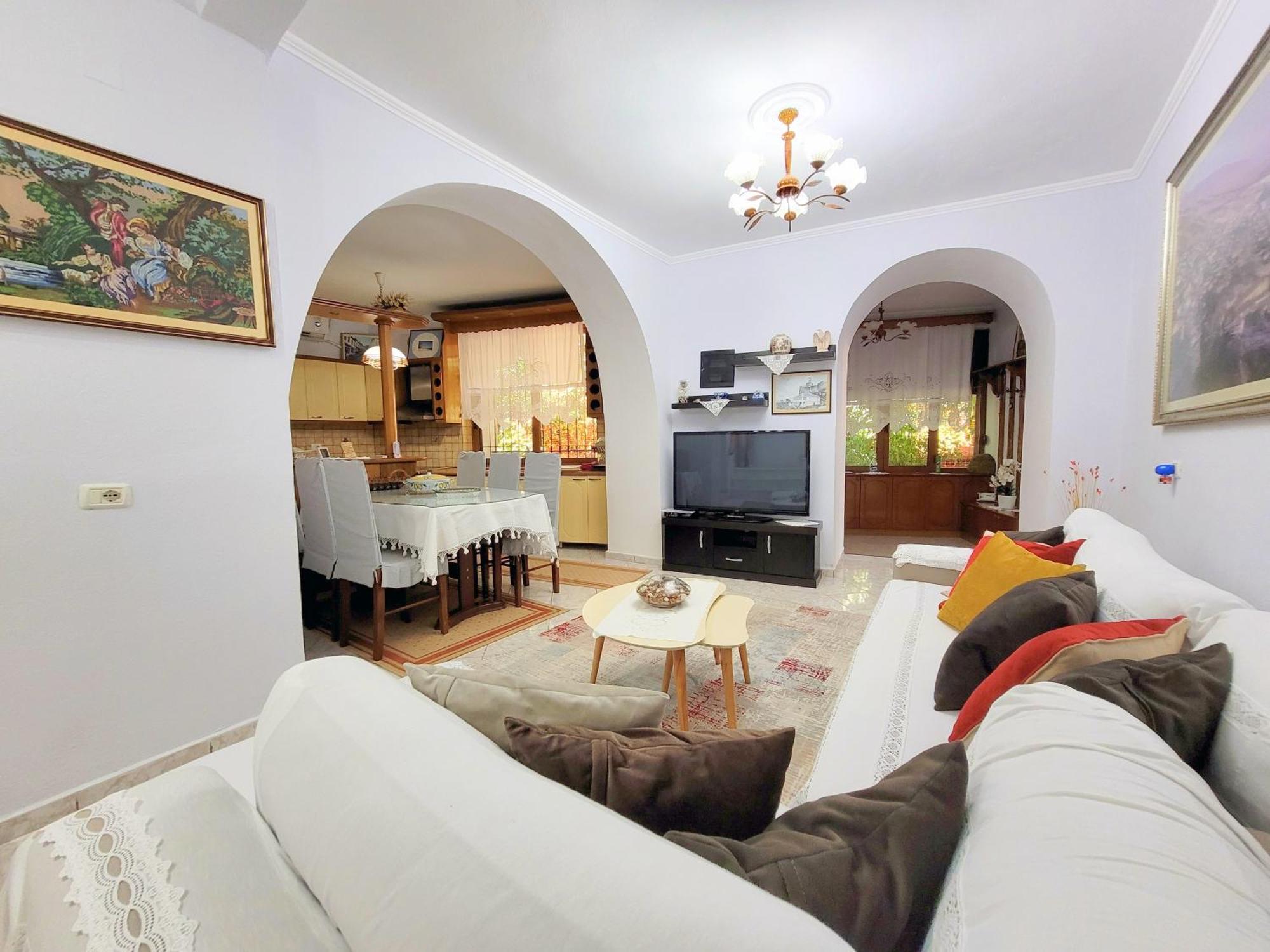 Marbi Guest House Гирокастра Экстерьер фото